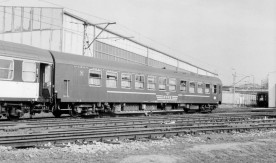 Wagon restauracyjny na bocznicy w Warszawie, serii Wrdun, 1992.
Fot....